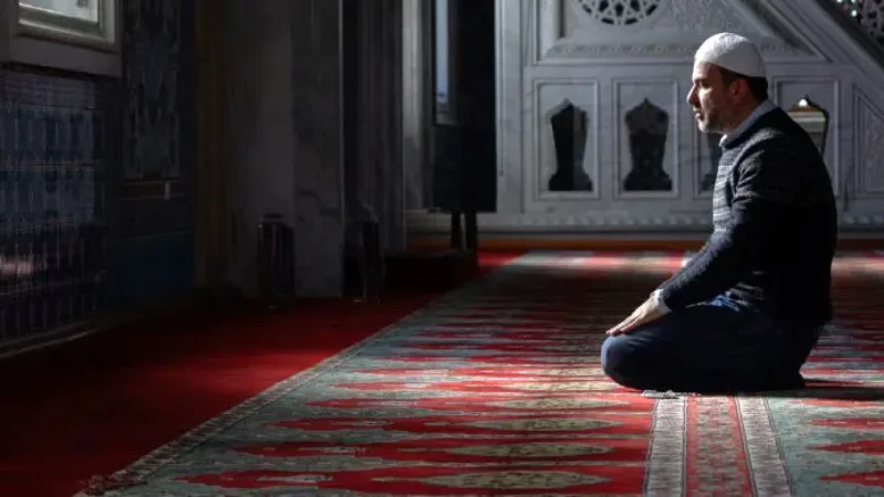 কঠিন বিপদে নবীজির শেখানো তিন গুরুত্বপূর্ণ দোয়া