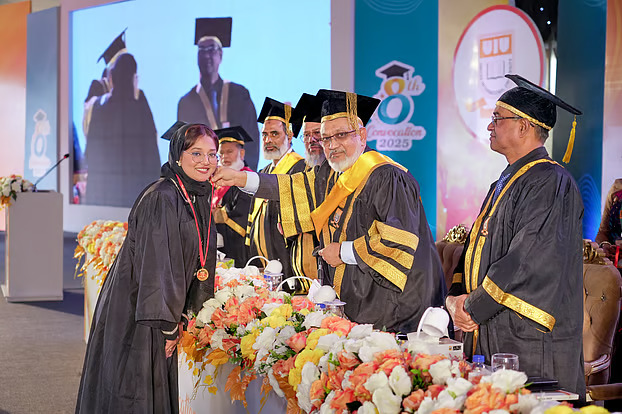 উইউআইউ সমাবর্তন স্বর্ণপদকপ্রাপ্ত চার শিক্ষার্থী